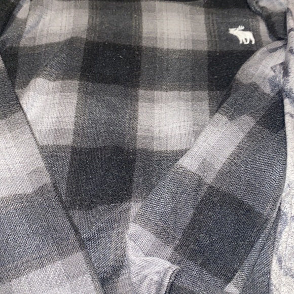 Abercrombie kids 7/8 lot of three shirts - Picture 4 of 5